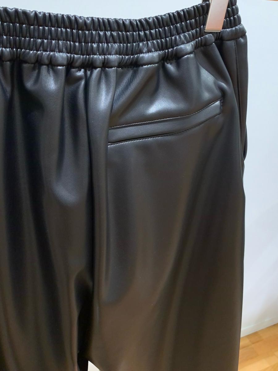 HYKE（ハイク）／FAUX-LEATHER PANTS（13302）