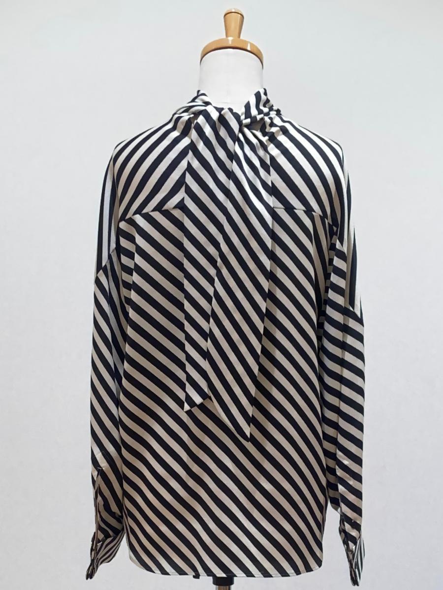 HYKE（ハイク）／STRIPE HAMMER SATIN BACK RIBBON BLOUSE（15226）