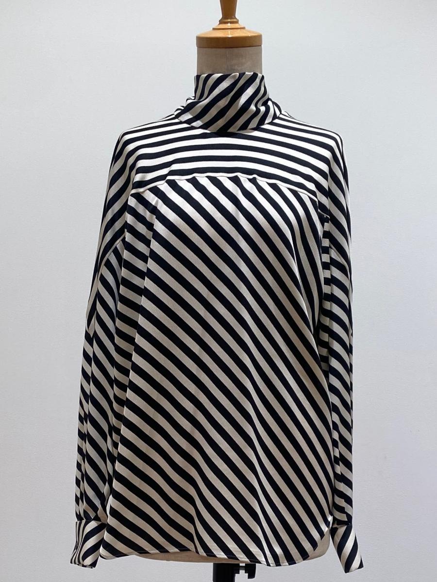 HYKE（ハイク）／STRIPE HAMMER SATIN BACK RIBBON BLOUSE（15226）