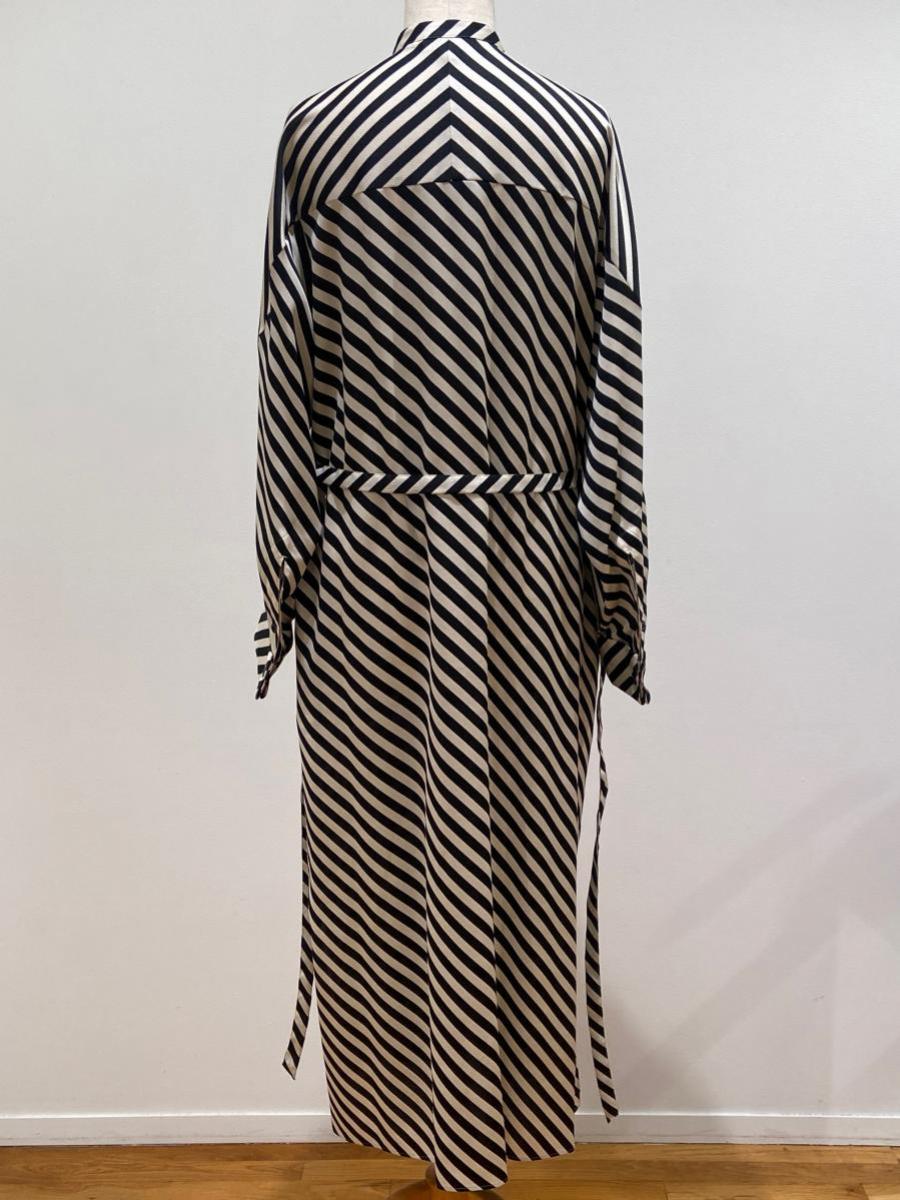 HYKE（ハイク）／STRIPE HAMMER SATIN DRESS（16222）