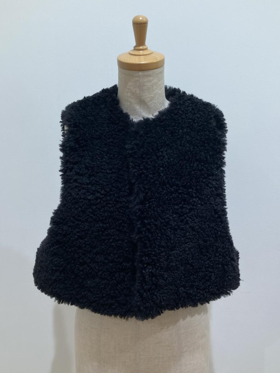 HYKE（ハイク）／ FAUX SHEARLING CROPPED VEST（17524）