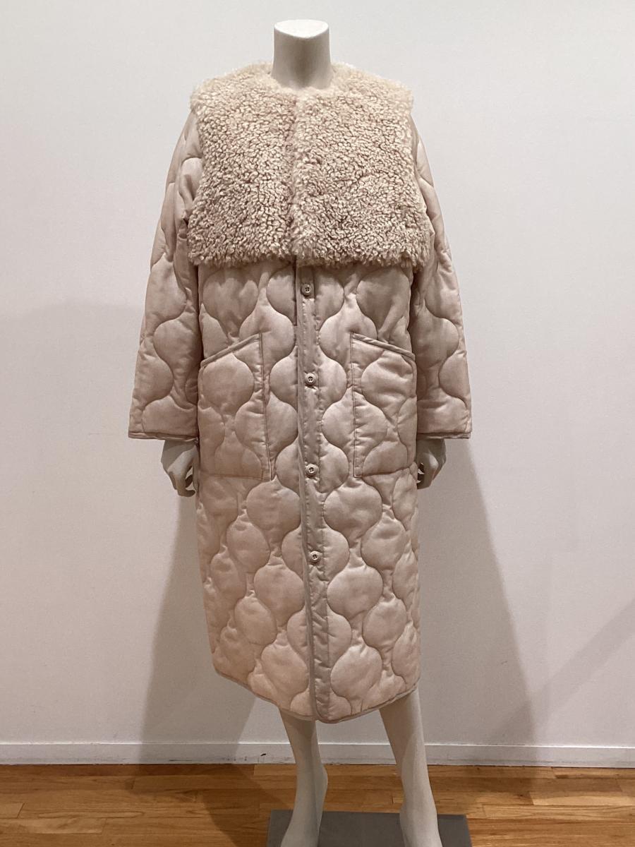 HYKE（ハイク）／FAUX SHEARLING -PANELED SHEER QUILTED COAT（17600）