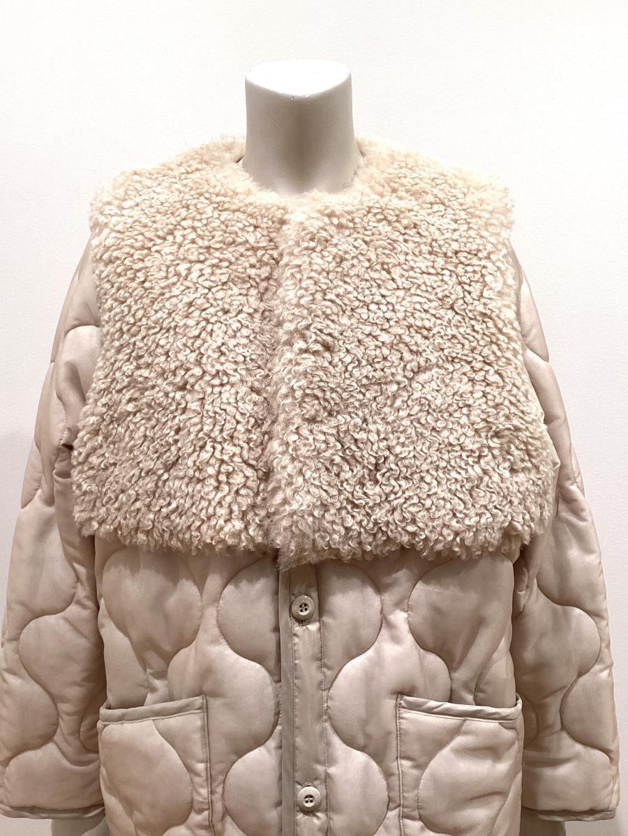 HYKE（ハイク）／FAUX SHEARLING -PANELED SHEER QUILTED COAT（17600）