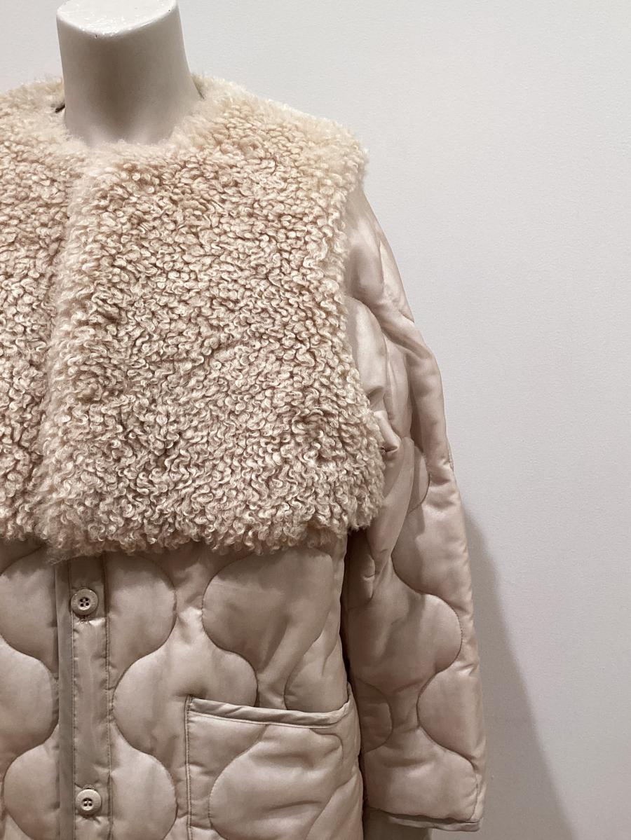 HYKE（ハイク）／FAUX SHEARLING -PANELED SHEER QUILTED COAT（17600）