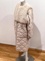 HYKE（ハイク）／FAUX SHEARLING -PANELED SHEER QUILTED COAT（17600）